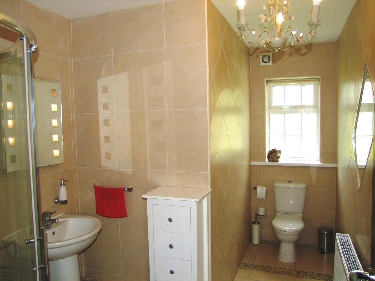 וויקלו Wonderful Setting Farmhouse Apartment מראה חיצוני תמונה