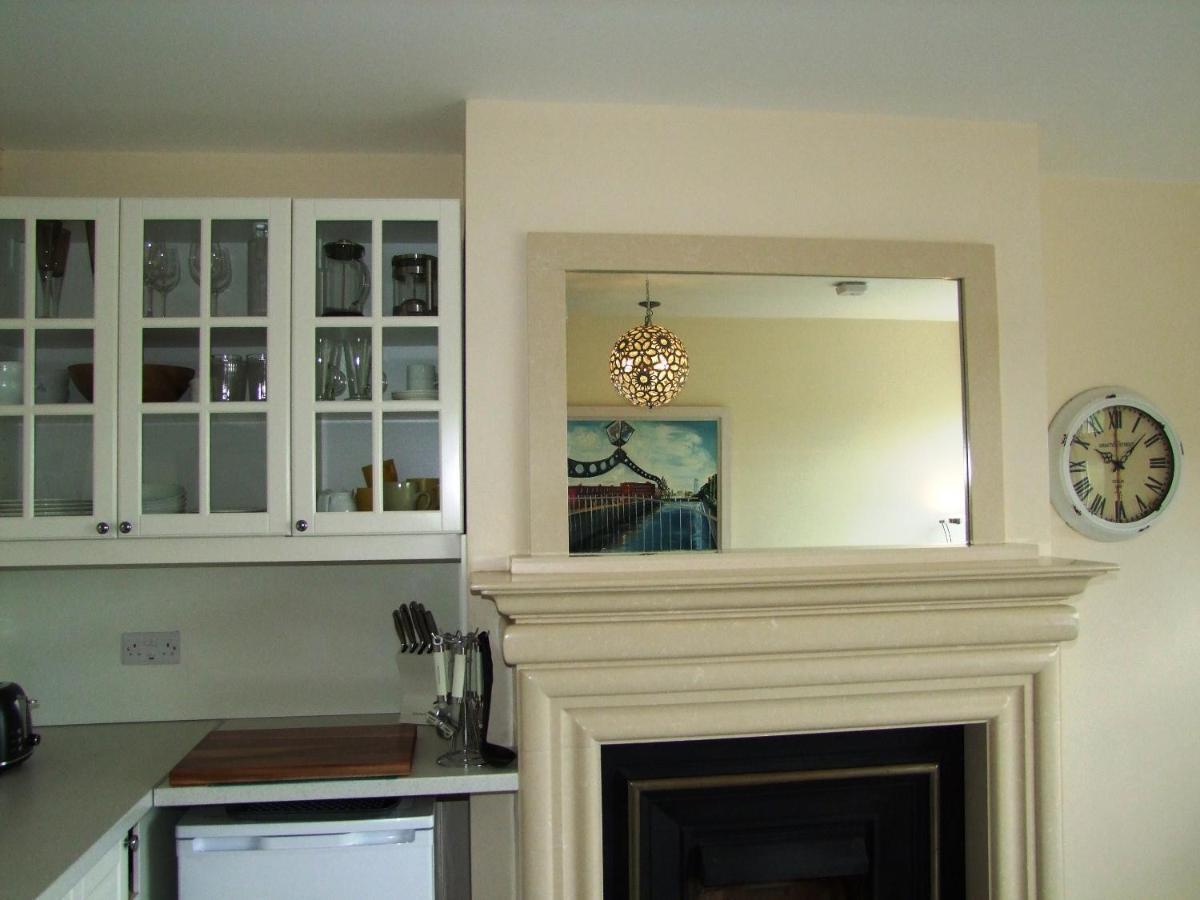 וויקלו Wonderful Setting Farmhouse Apartment מראה חיצוני תמונה